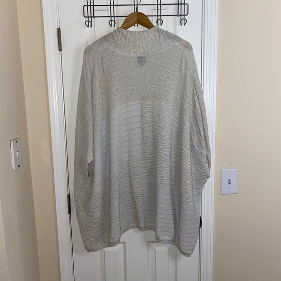 Worthington shrug - Picture 3 of 3